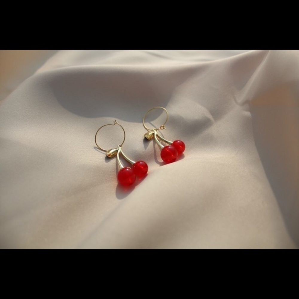 vintage cherry earrings <3